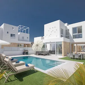 Villa Walk To Center & Beach- Your Dream Escape, Blue Island, Protaras
